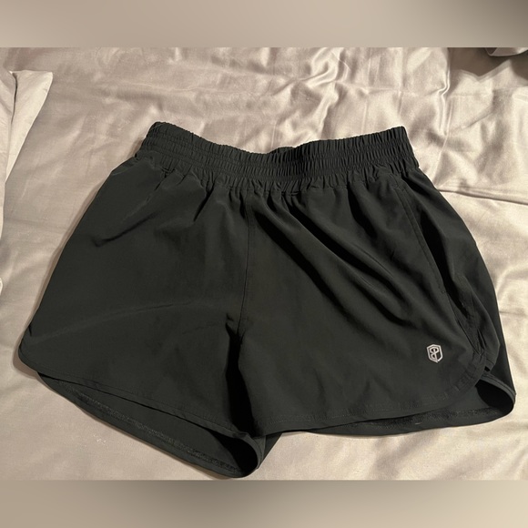 Born primitive shorts - Picture 2 of 4